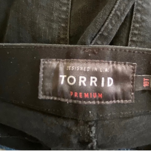 Torrid Premium Distressed Bombshell Skinny Black Jeans Women’s Size 10T - Picture 3 of 15